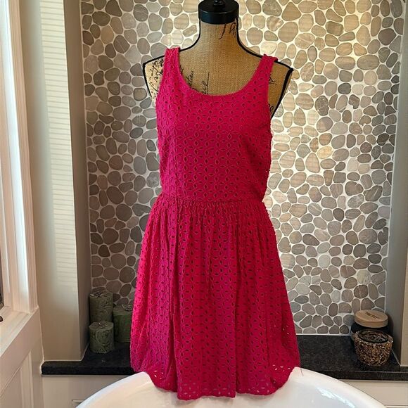 Old Navy Dresses & Skirts - Old Navy Hot pink lace dress - size 6